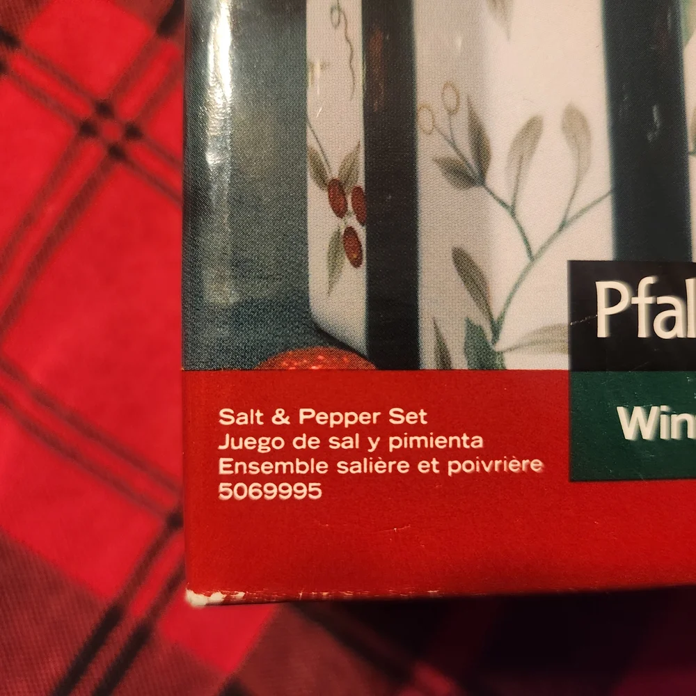 Pfaltzgraff Winterberry Salt & Pepper Set In Original Box
